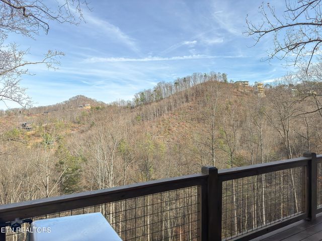 2317 Grey Fox Run, Sevierville, TN 37862