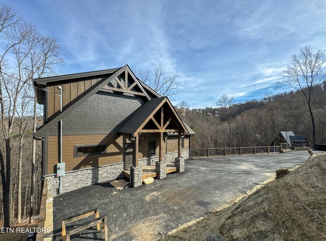 2317 Grey Fox Run, Sevierville, TN 37862