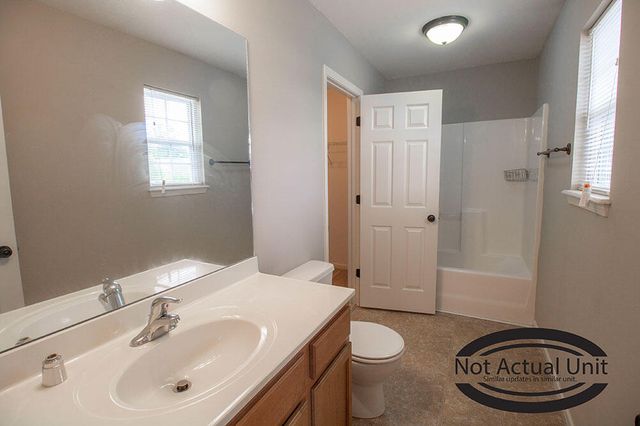 5000 DERBY RIDGE DR 104, Columbia, MO 65202