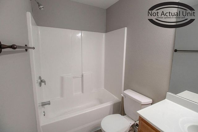 5000 DERBY RIDGE DR 104, Columbia, MO 65202