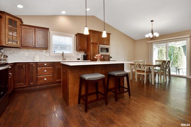 526 COTTONWOOD Circle, East Peoria, IL 61611