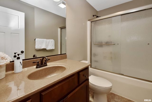 526 COTTONWOOD Circle, East Peoria, IL 61611