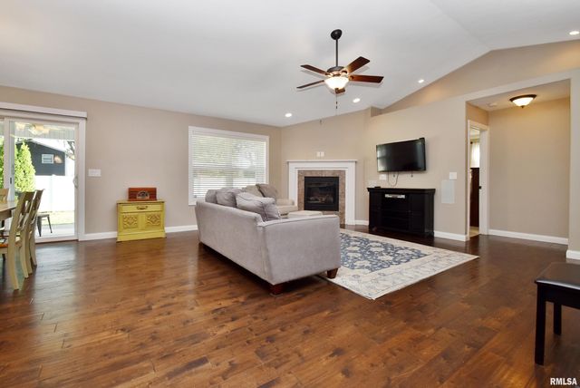 526 COTTONWOOD Circle, East Peoria, IL 61611