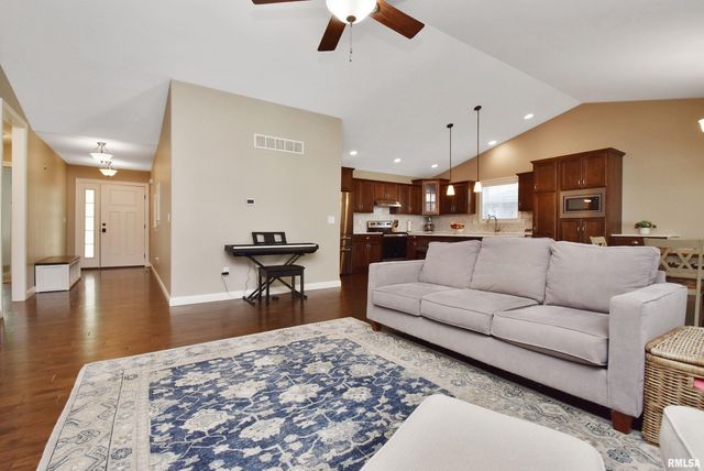 526 COTTONWOOD Circle, East Peoria, IL 61611