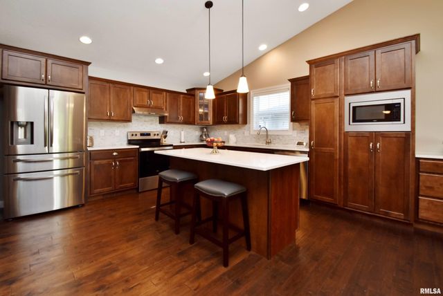 526 COTTONWOOD Circle, East Peoria, IL 61611