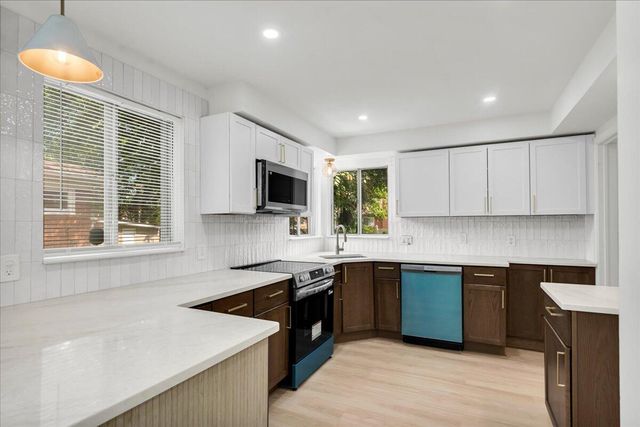 14421 Rosemary Boulevard, Oak Park, MI 48237