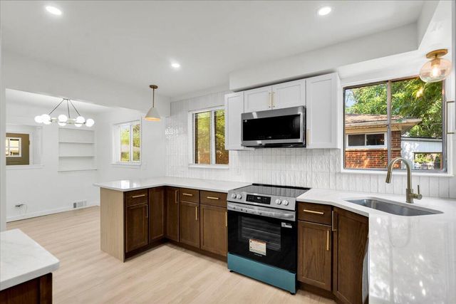 14421 Rosemary Boulevard, Oak Park, MI 48237