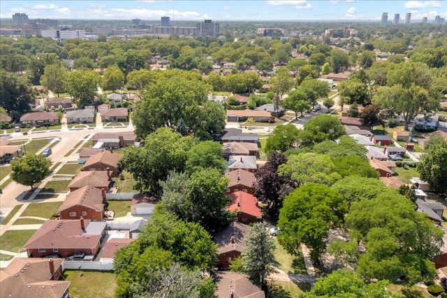 14421 Rosemary Boulevard, Oak Park, MI 48237