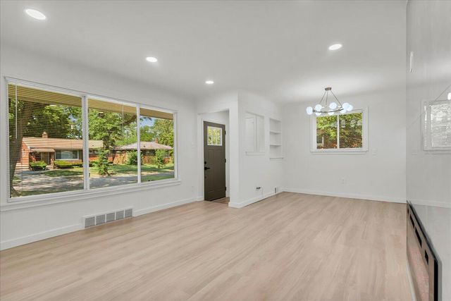14421 Rosemary Boulevard, Oak Park, MI 48237