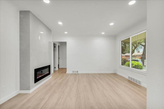 14421 Rosemary Boulevard, Oak Park, MI 48237