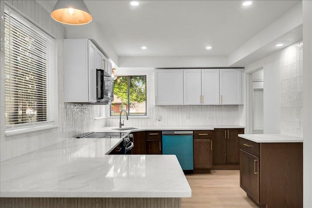 14421 Rosemary Boulevard, Oak Park, MI 48237