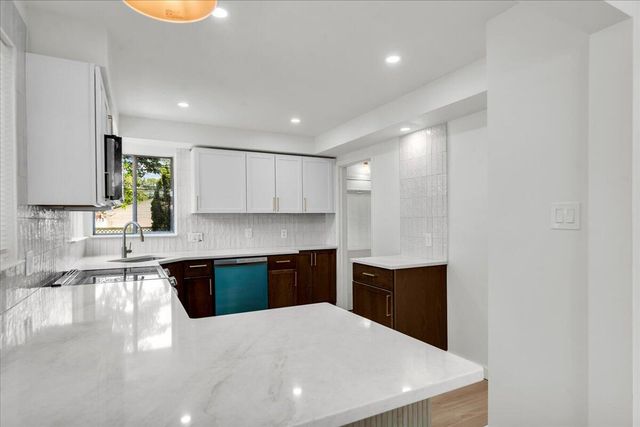 14421 Rosemary Boulevard, Oak Park, MI 48237