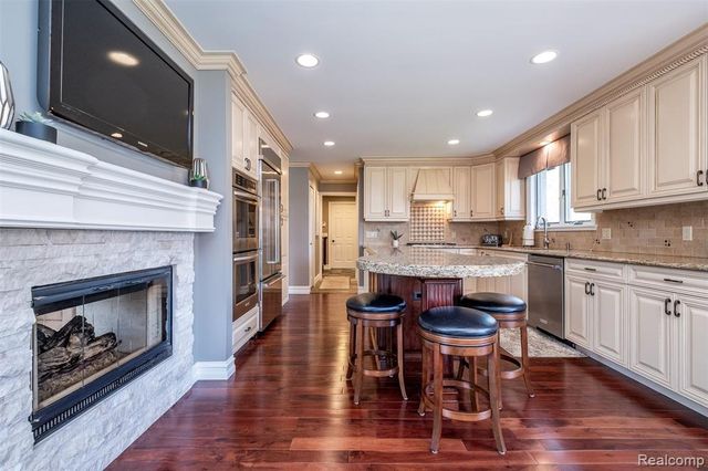 53588 Oak Grove, Utica, MI 48315