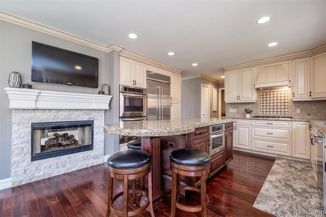 53588 Oak Grove, Utica, MI 48315