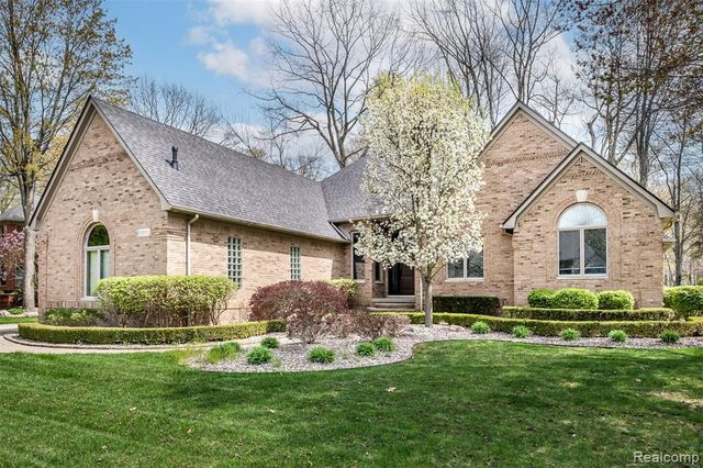 53588 Oak Grove, Utica, MI 48315