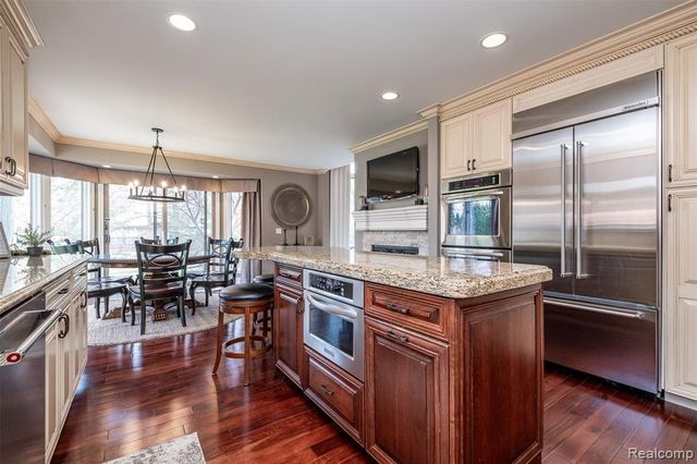 53588 Oak Grove, Utica, MI 48315