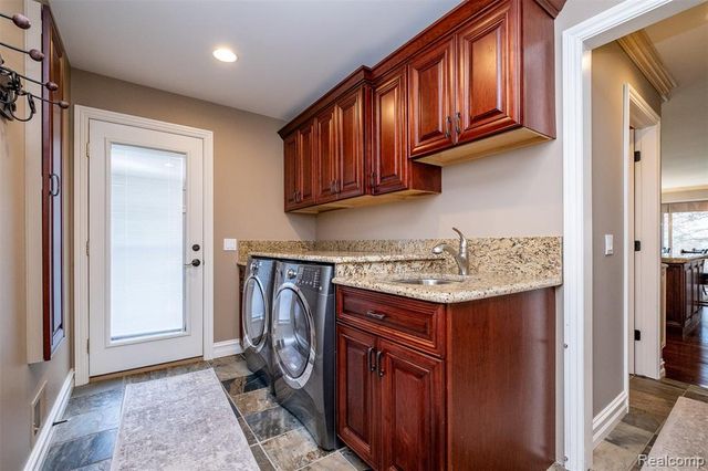 53588 Oak Grove, Utica, MI 48315