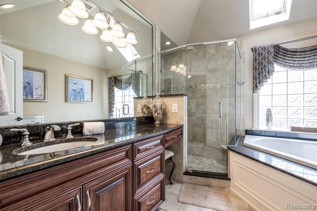 53588 Oak Grove, Utica, MI 48315