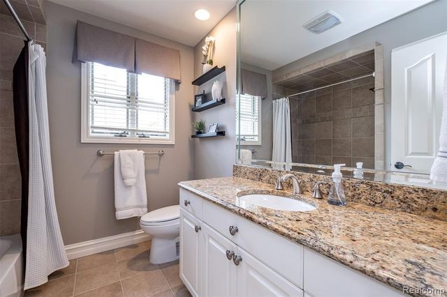 53588 Oak Grove, Utica, MI 48315
