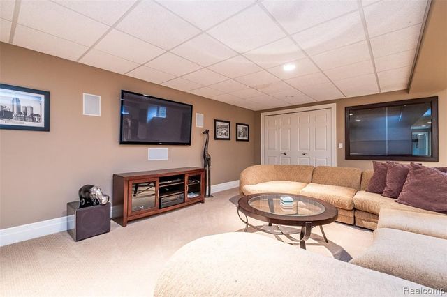 53588 Oak Grove, Utica, MI 48315