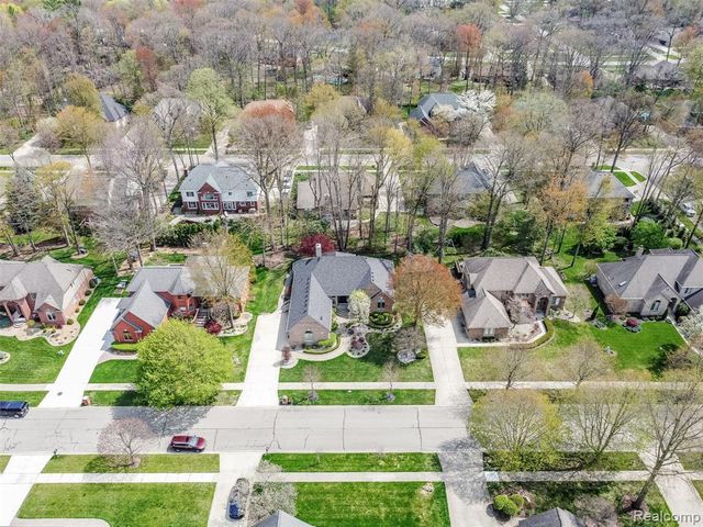 53588 Oak Grove, Utica, MI 48315
