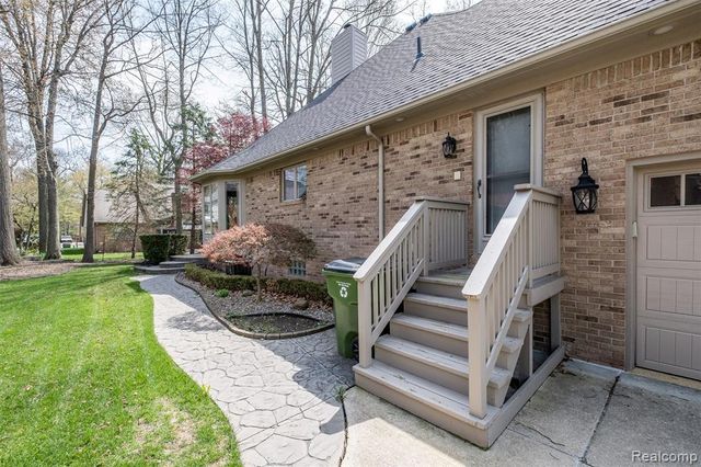 53588 Oak Grove, Utica, MI 48315