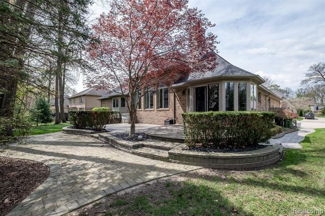 53588 Oak Grove, Utica, MI 48315