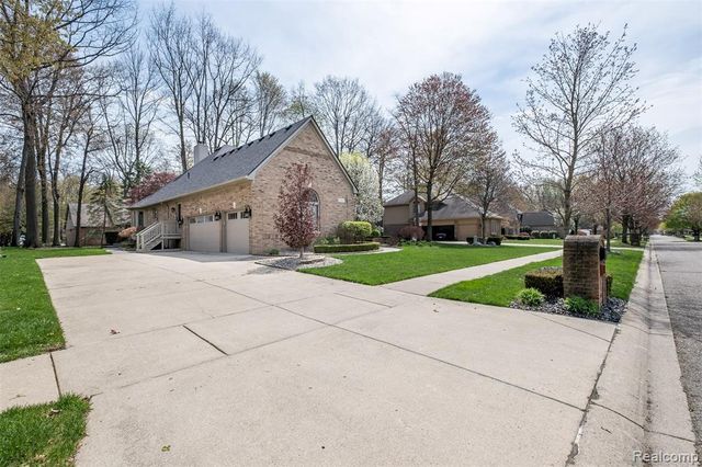 53588 Oak Grove, Utica, MI 48315