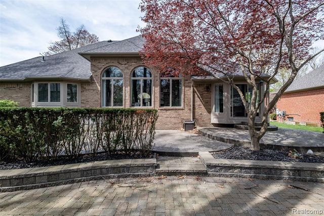 53588 Oak Grove, Utica, MI 48315