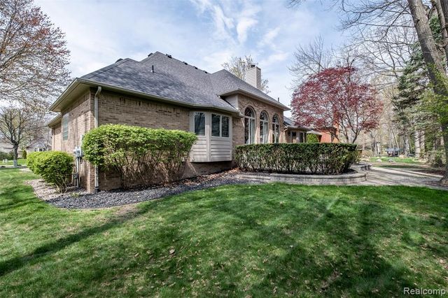53588 Oak Grove, Utica, MI 48315