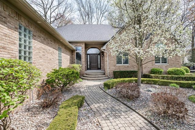 53588 Oak Grove, Utica, MI 48315