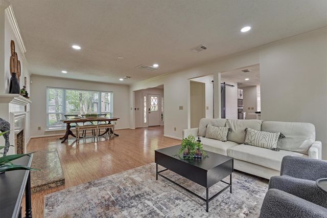 71 Breezy Point Place, Spring, TX 77381