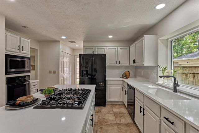 71 Breezy Point Place, Spring, TX 77381
