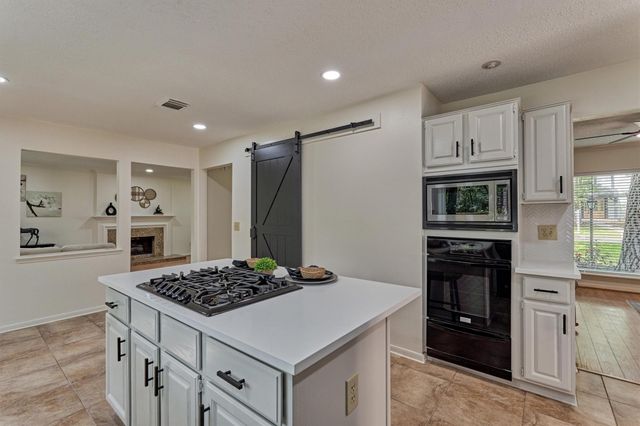 71 Breezy Point Place, Spring, TX 77381