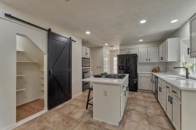 71 Breezy Point Place, Spring, TX 77381