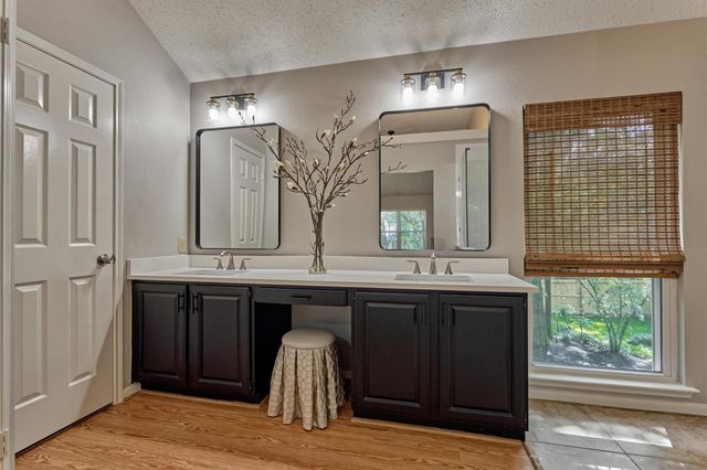 71 Breezy Point Place, Spring, TX 77381