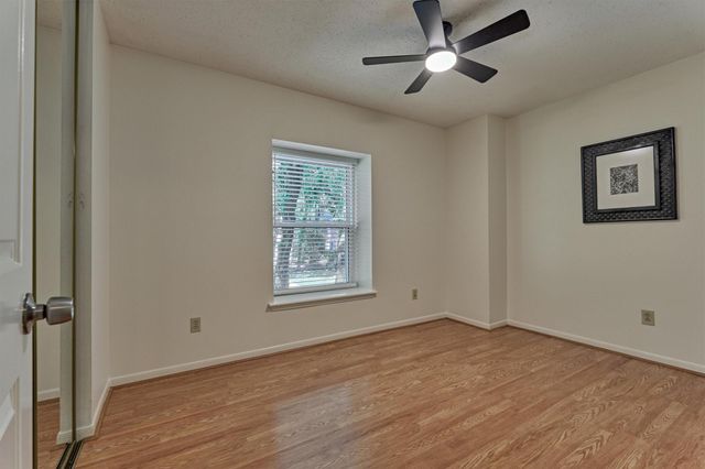 71 Breezy Point Place, Spring, TX 77381
