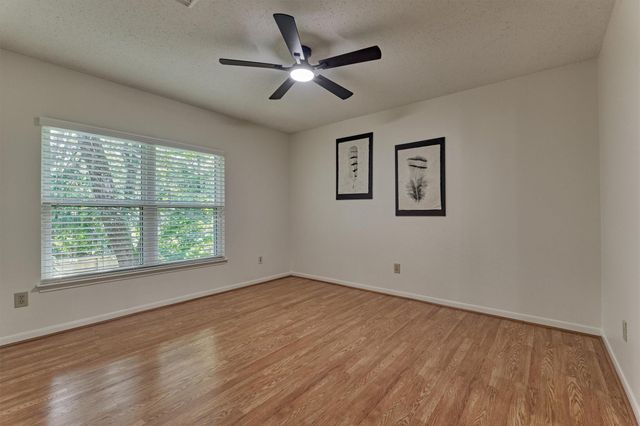 71 Breezy Point Place, Spring, TX 77381