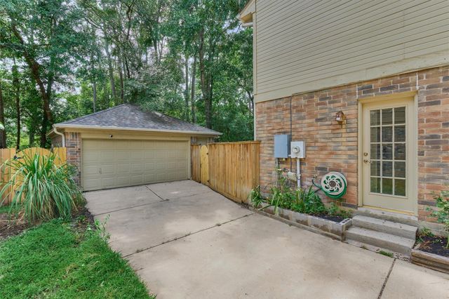 71 Breezy Point Place, Spring, TX 77381