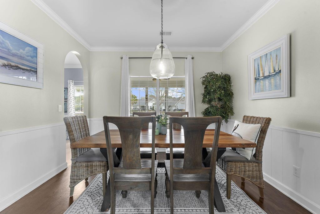 Image 11 of property listing at 1553 Sweet Myrtle Circle, Mount Pleasant, SC 29466