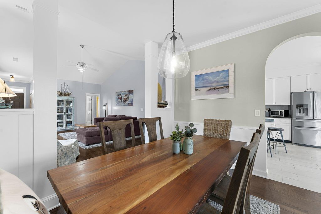 Image 12 of property listing at 1553 Sweet Myrtle Circle, Mount Pleasant, SC 29466