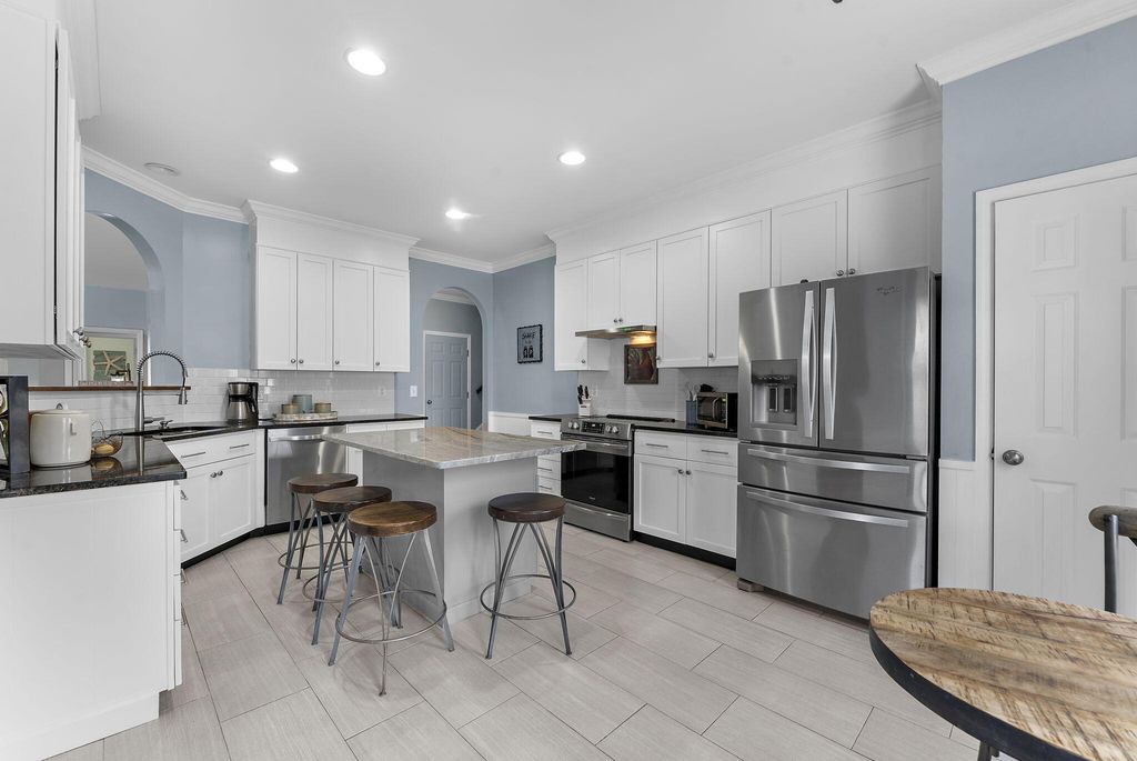 Image 13 of property listing at 1553 Sweet Myrtle Circle, Mount Pleasant, SC 29466