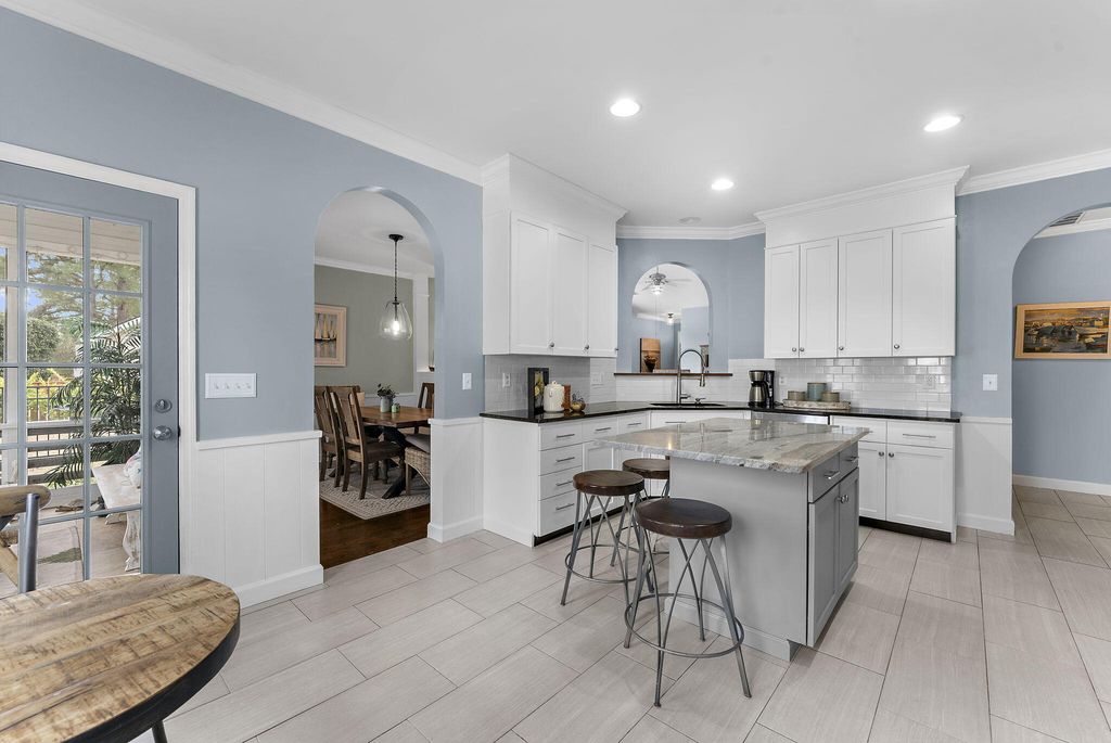 Image 14 of property listing at 1553 Sweet Myrtle Circle, Mount Pleasant, SC 29466