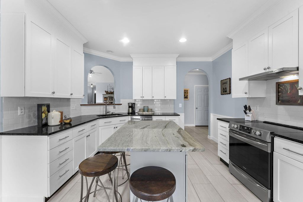 Image 15 of property listing at 1553 Sweet Myrtle Circle, Mount Pleasant, SC 29466