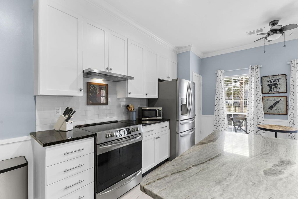 Image 17 of property listing at 1553 Sweet Myrtle Circle, Mount Pleasant, SC 29466