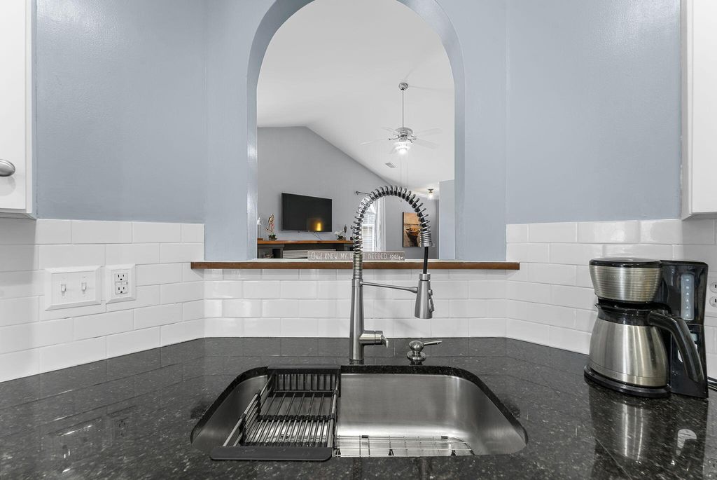 Image 18 of property listing at 1553 Sweet Myrtle Circle, Mount Pleasant, SC 29466