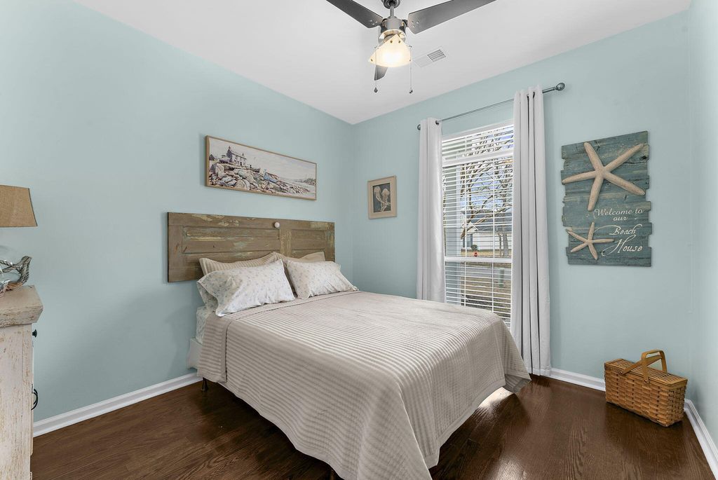 Image 19 of property listing at 1553 Sweet Myrtle Circle, Mount Pleasant, SC 29466