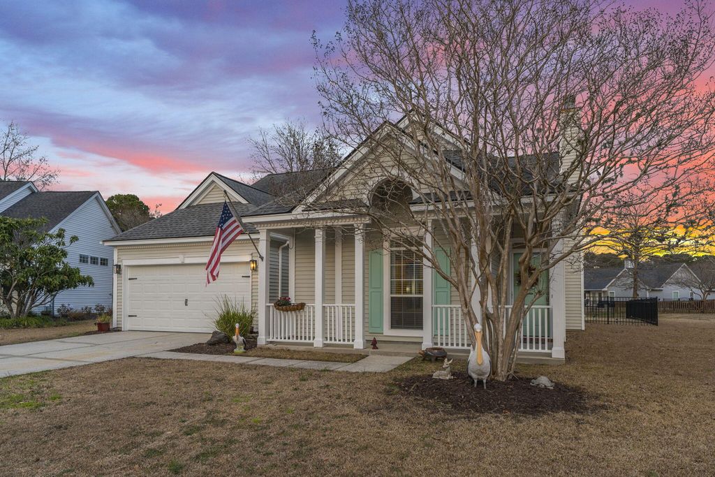 Image 2 of property listing at 1553 Sweet Myrtle Circle, Mount Pleasant, SC 29466