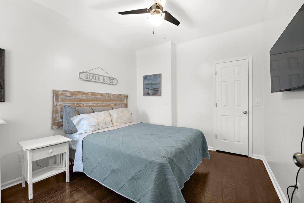 Image 22 of property listing at 1553 Sweet Myrtle Circle, Mount Pleasant, SC 29466