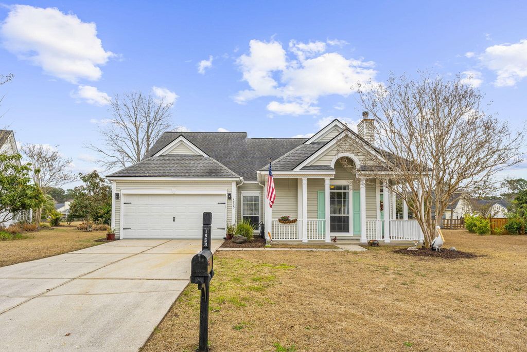 Image 4 of property listing at 1553 Sweet Myrtle Circle, Mount Pleasant, SC 29466